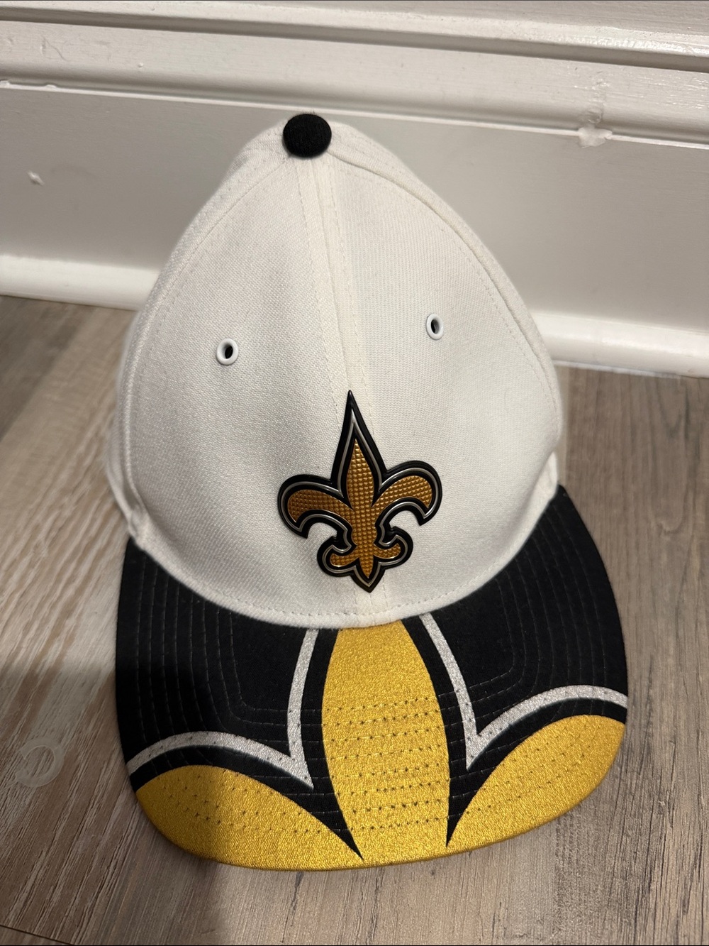 New Era New Orleans Saints White, Black & Gold Fleur-de-Lis Cap
